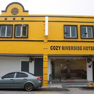 Cozy Riverside Hotel